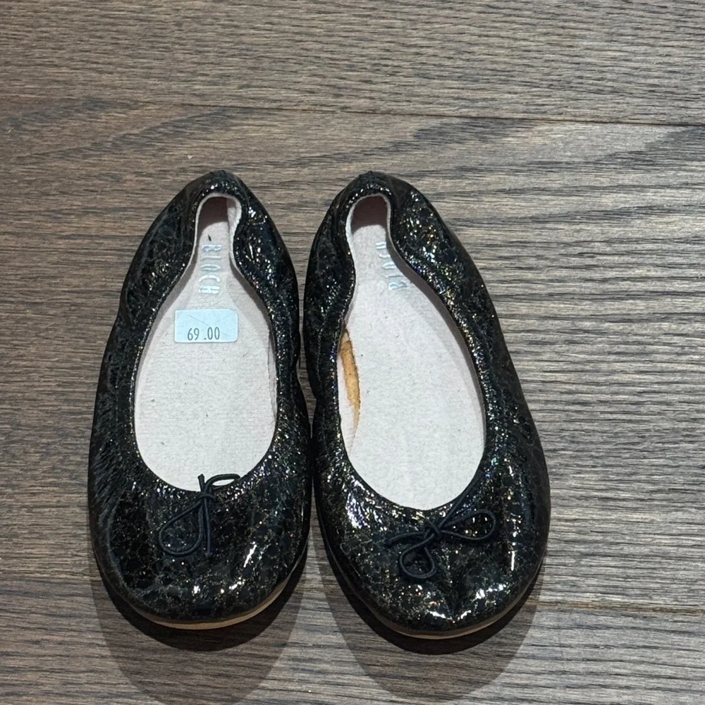 NWT Bloch Girls Black and Gold Ballet Flats Size 26/9